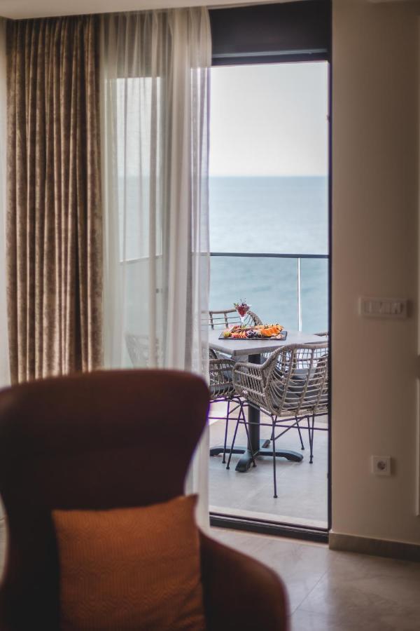 Kalamper Apartments Dobra Voda Bagian luar foto