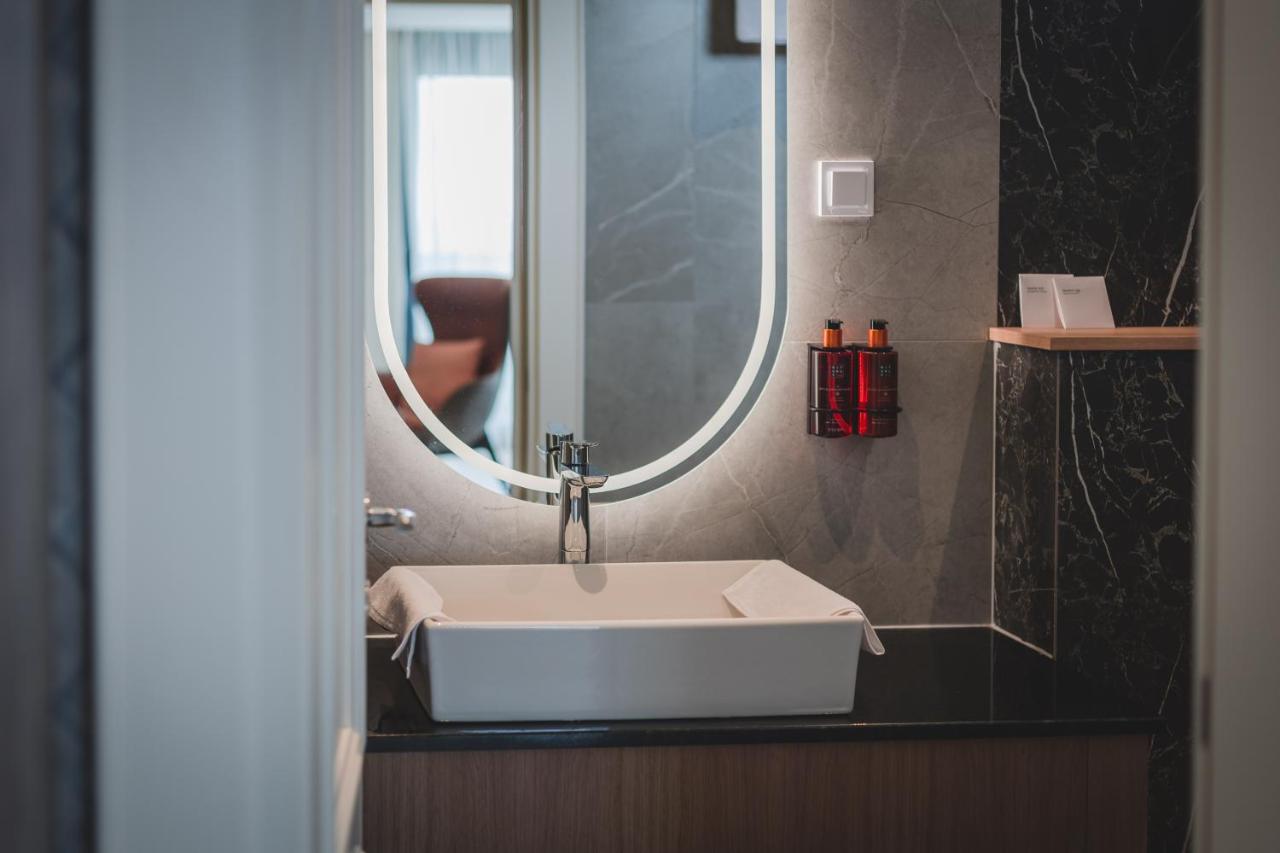 Kalamper Apartments Dobra Voda Bagian luar foto